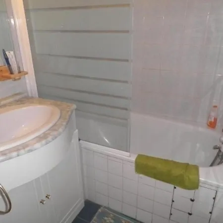 Apartment A Gruissan: Terrasse, Parking, Clim, Proche Commerces Et Port - Fr-1-229-71 Gruissan