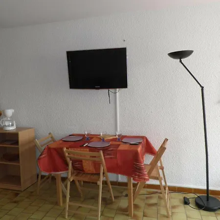 Apartment A Gruissan: Terrasse, Parking, Clim, Proche Commerces Et Port - Fr-1-229-71