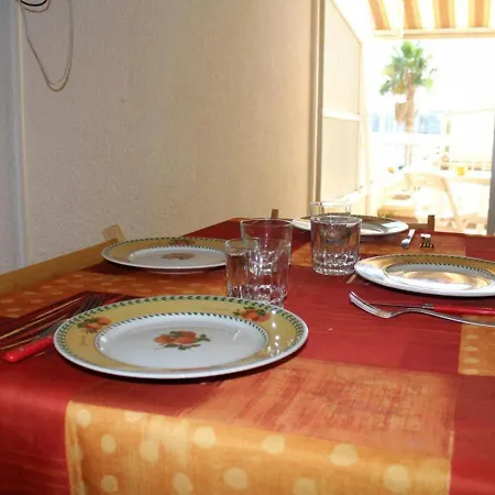 A Gruissan: Terrasse, Parking, Clim, Proche Commerces Et Port - Fr-1-229-71