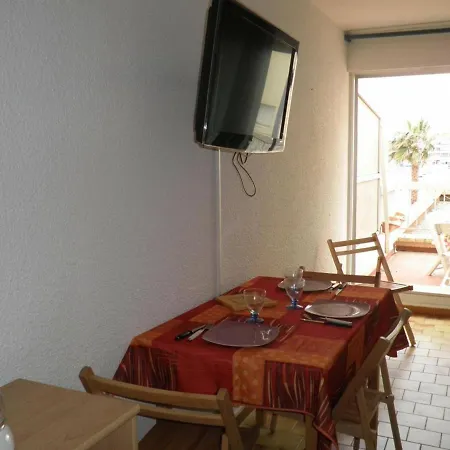 A Gruissan: Terrasse, Parking, Clim, Proche Commerces Et Port - Fr-1-229-71 Apartment *