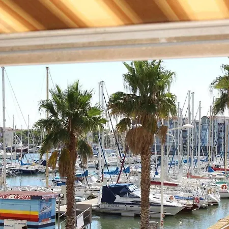 A Gruissan: Terrasse, Parking, Clim, Proche Commerces Et Port - Fr-1-229-71