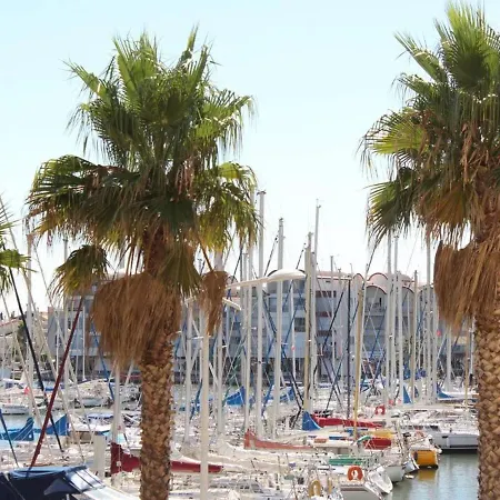 Apartment A Gruissan: Terrasse, Parking, Clim, Proche Commerces Et Port - Fr-1-229-71 *